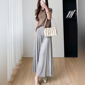 Pleated wide leg pants/ trousers